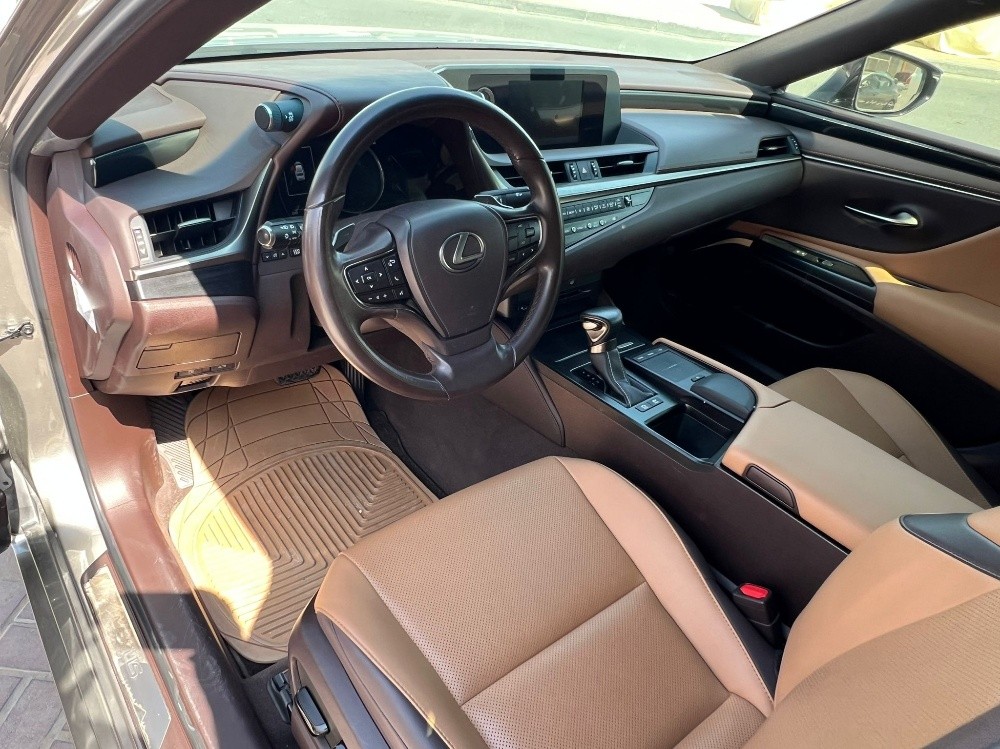 Lexus ES 300 2021 - Image 3