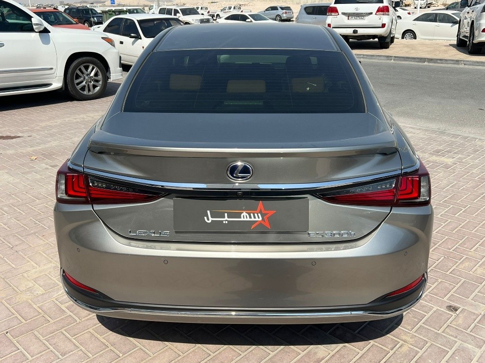Lexus ES 300 2021 - Image 4
