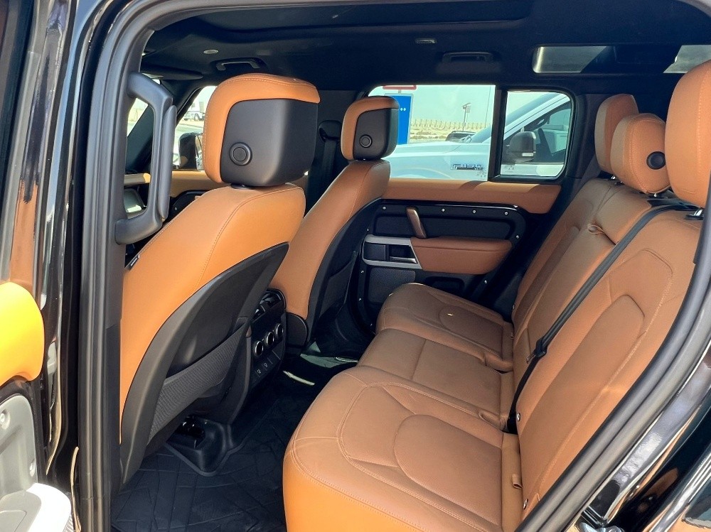 Land Rover Defender 2024 - Image 2
