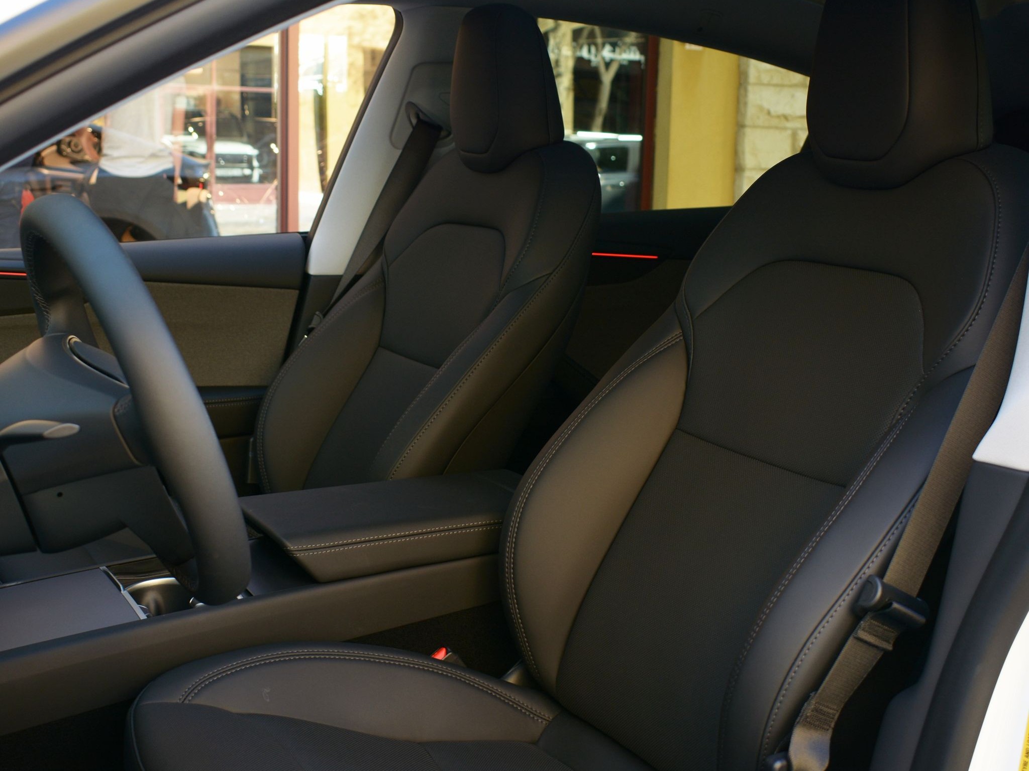 Tesla Model Y Long Range 2026 - Image 2