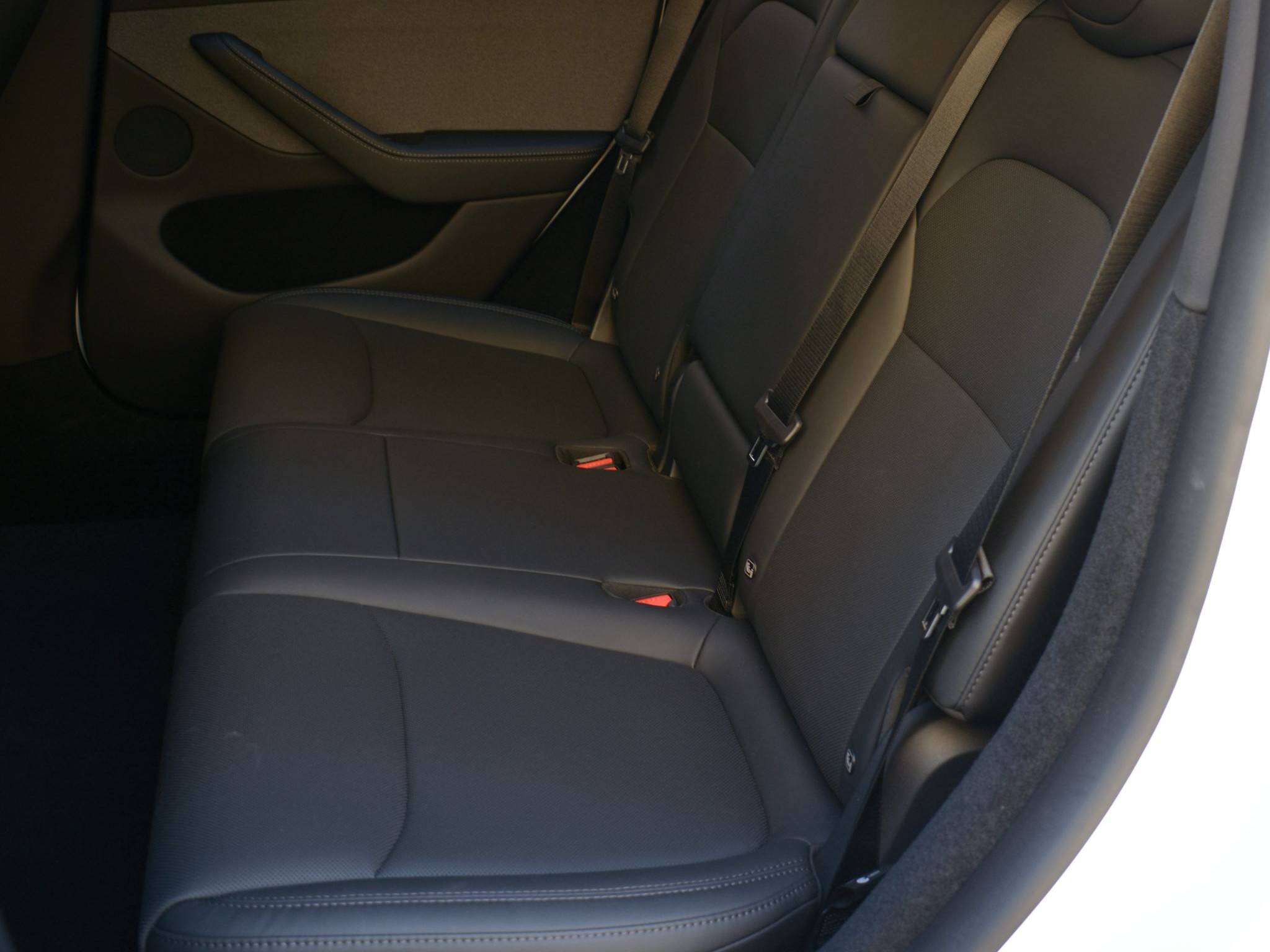 Tesla Model Y Long Range 2026 - Image 3