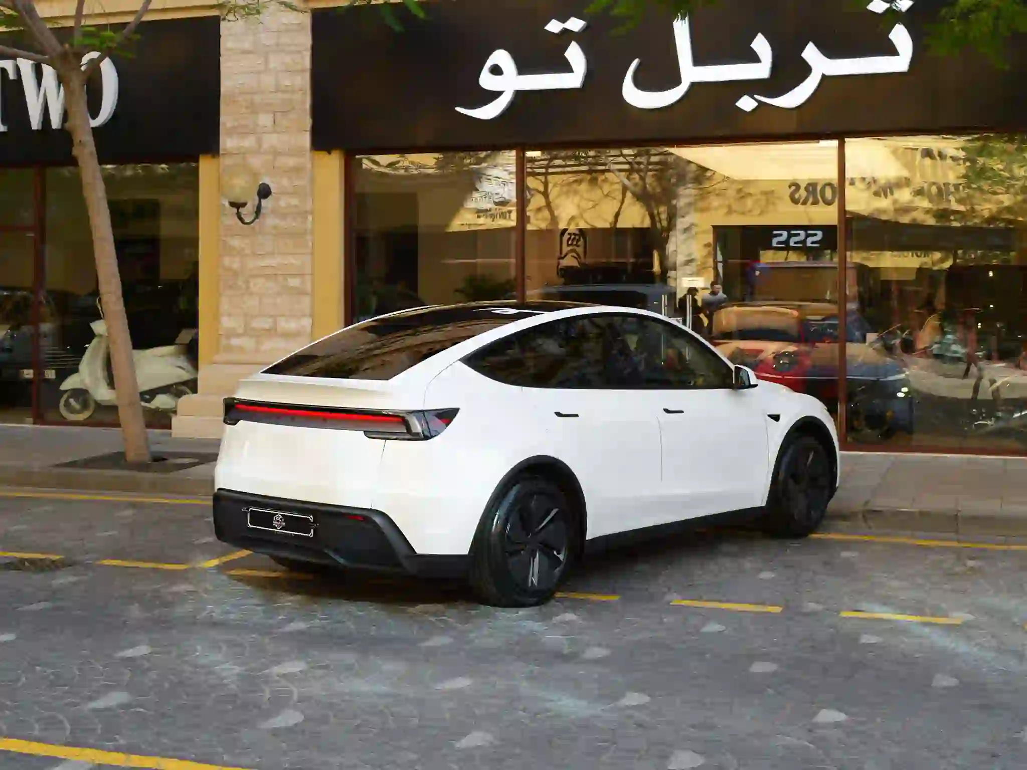 Tesla Model Y Long Range 2026 - Image 4