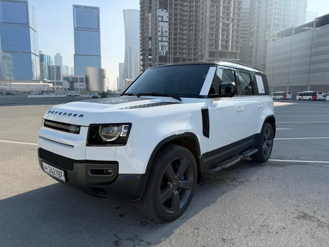 Land Rover Defender 110 HSE 2024 - Image 1
