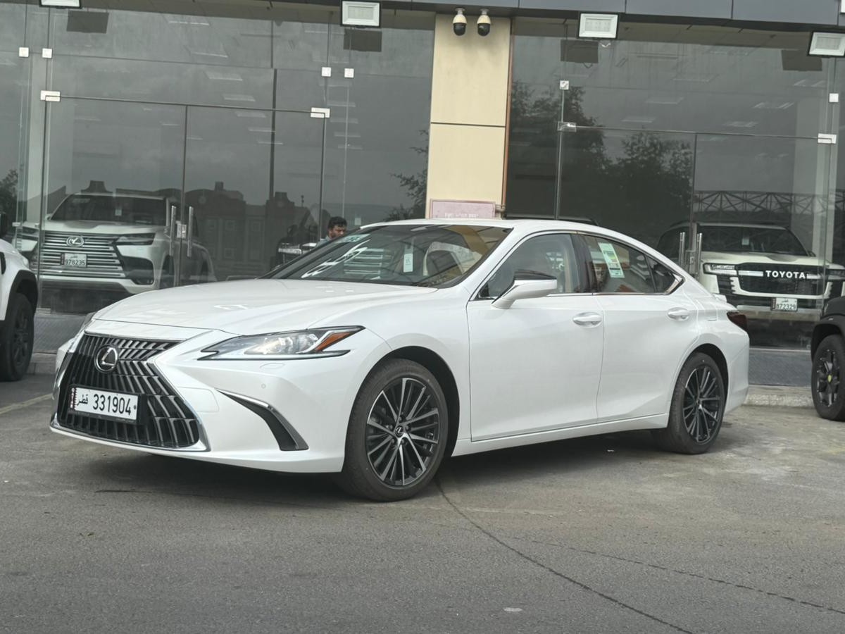 Lexus ES 300 2025 - Image 1