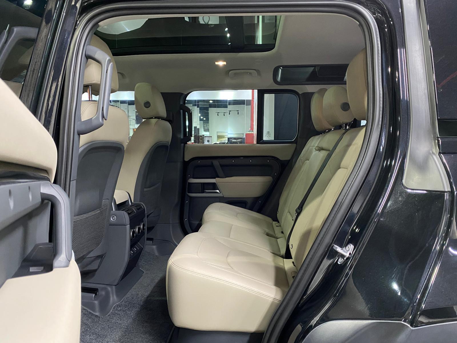Land Rover Defender 110 2023 - Image 2