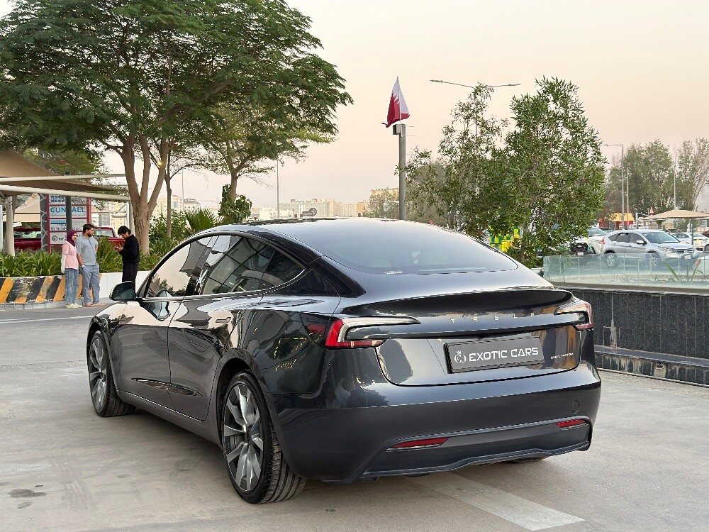 Tesla Model Y 2023 - Image 2