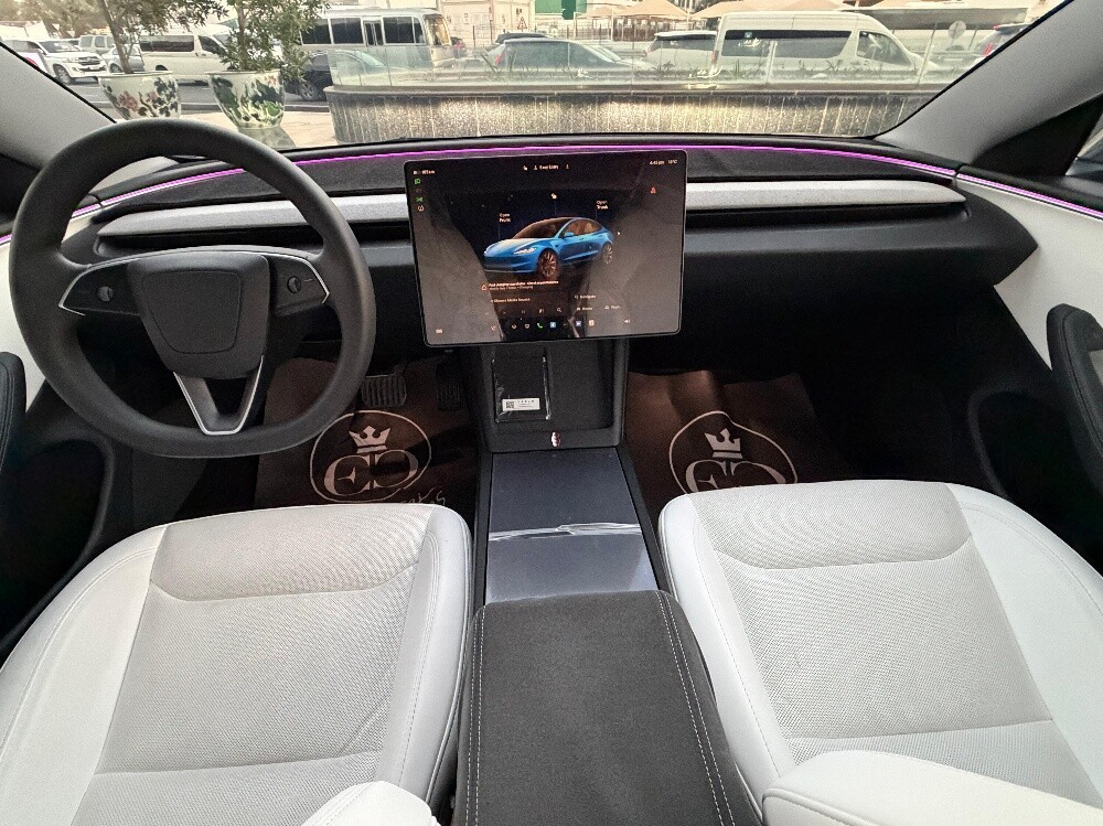 Tesla Model Y 2023 - Image 3