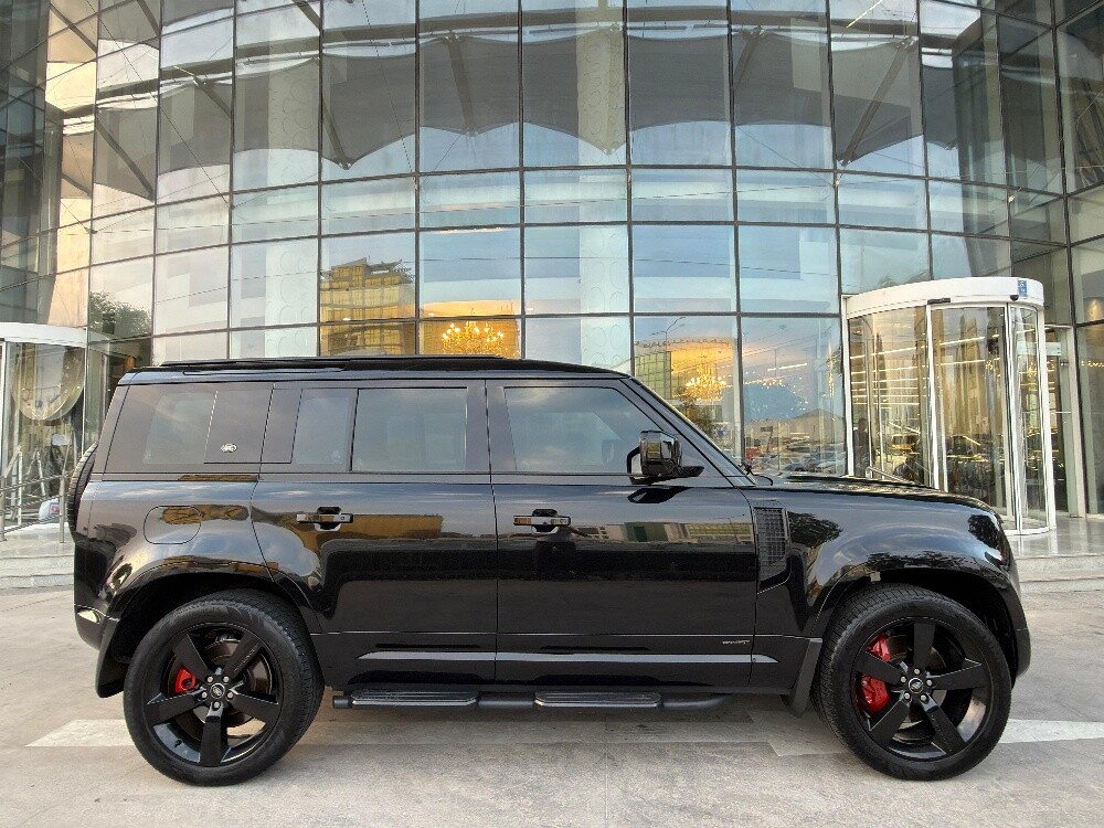 Land Rover Defender 2023 - Image 2