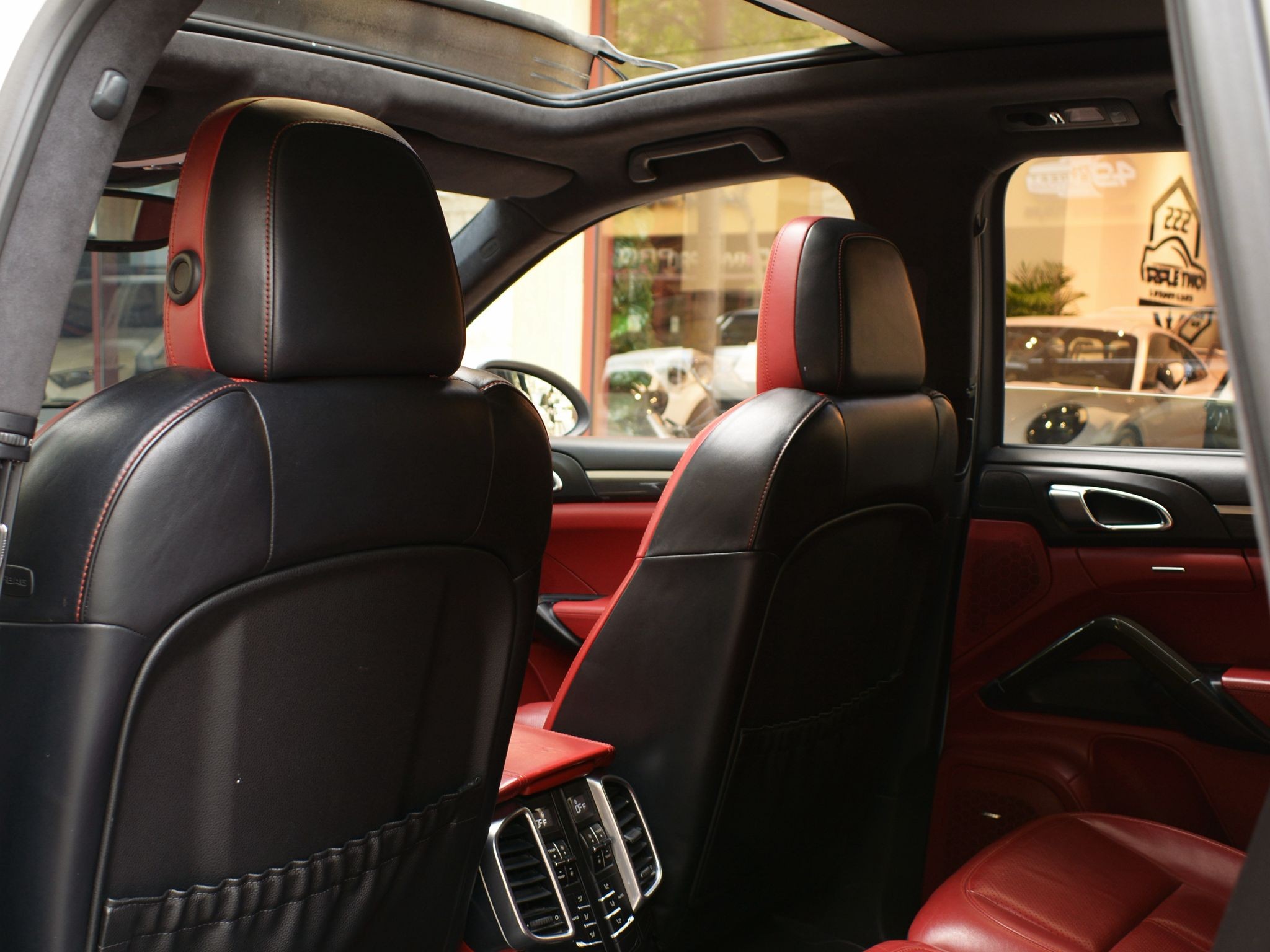 Porsche Cayenne GTS 2014 - Image 3