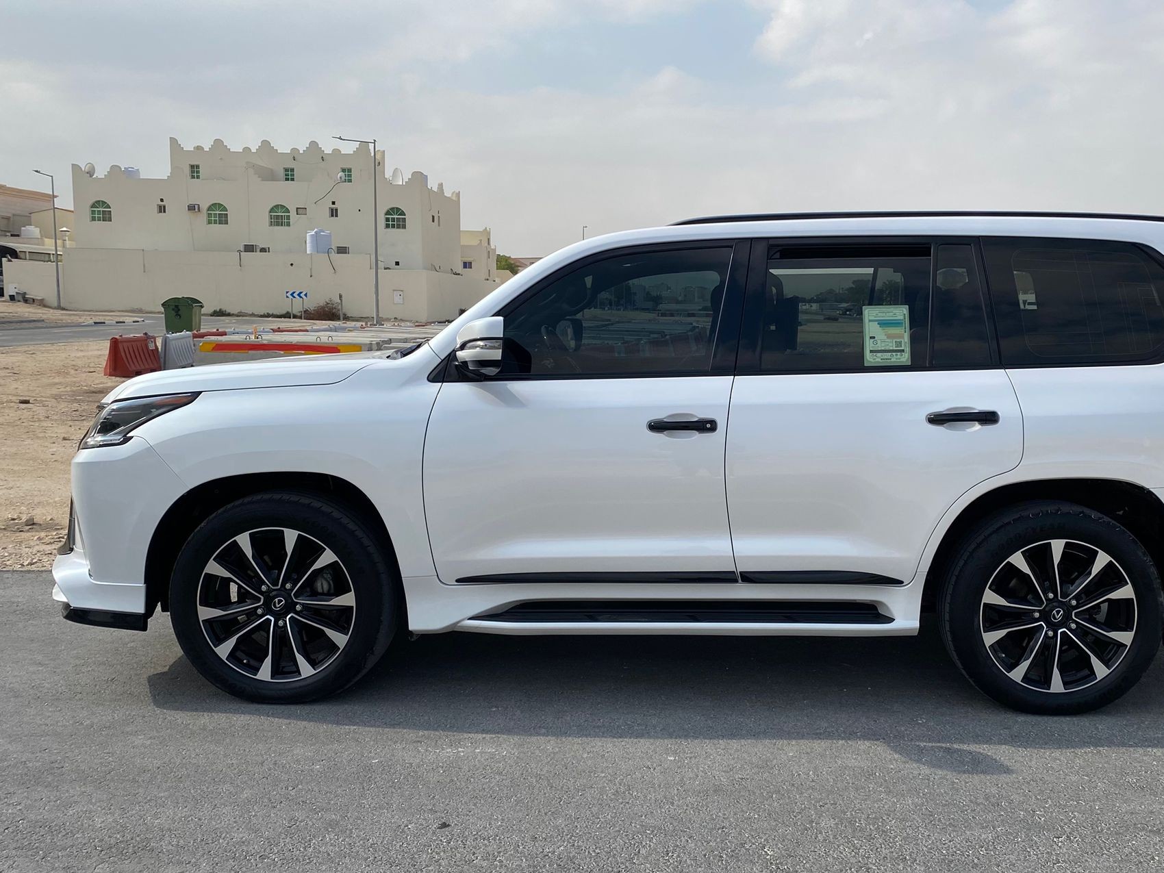 Lexus LX 570 S Black Edition 2021 - Image 2