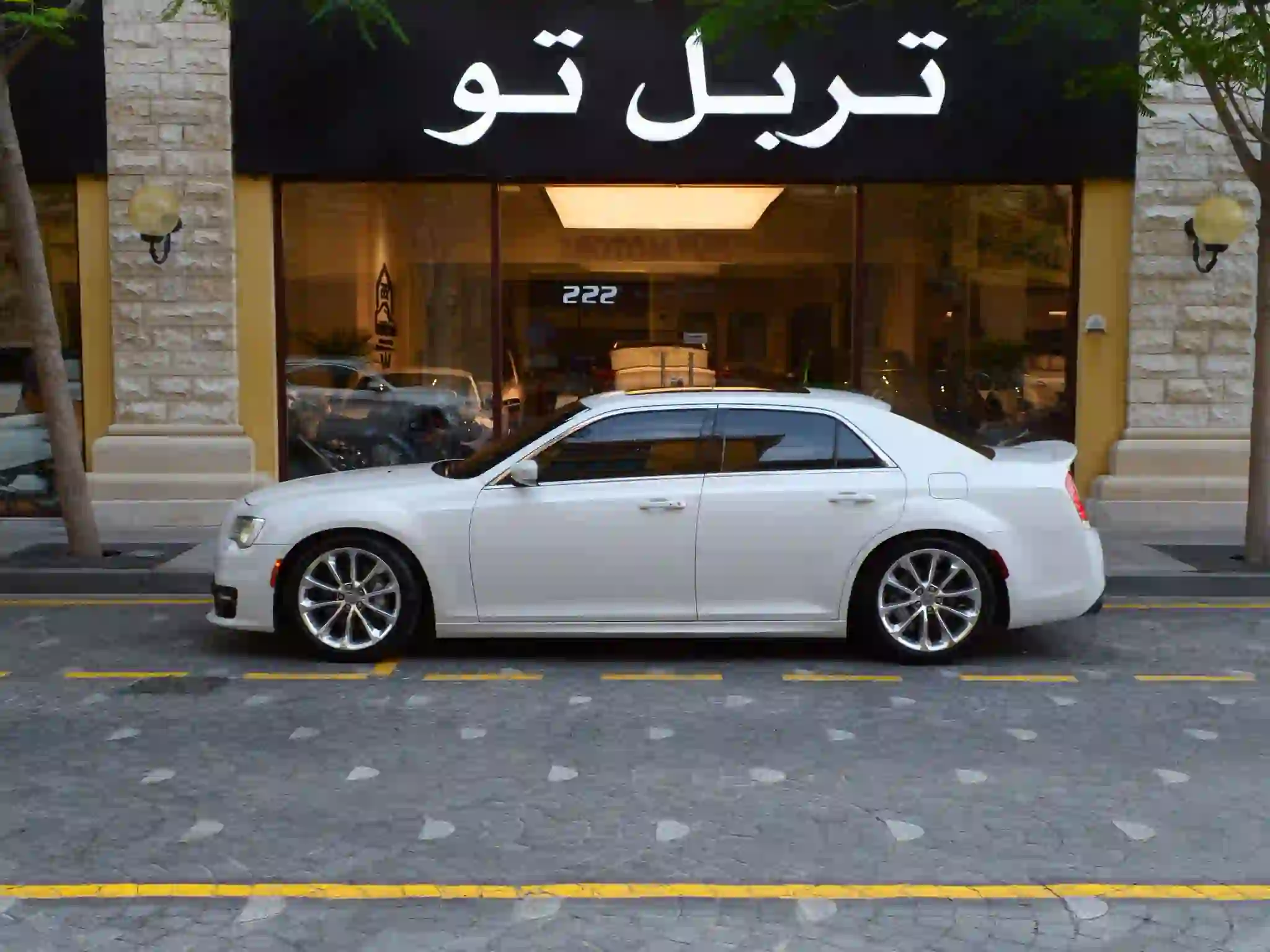 Chrysler 300C SRT-8 2016 - Image 2