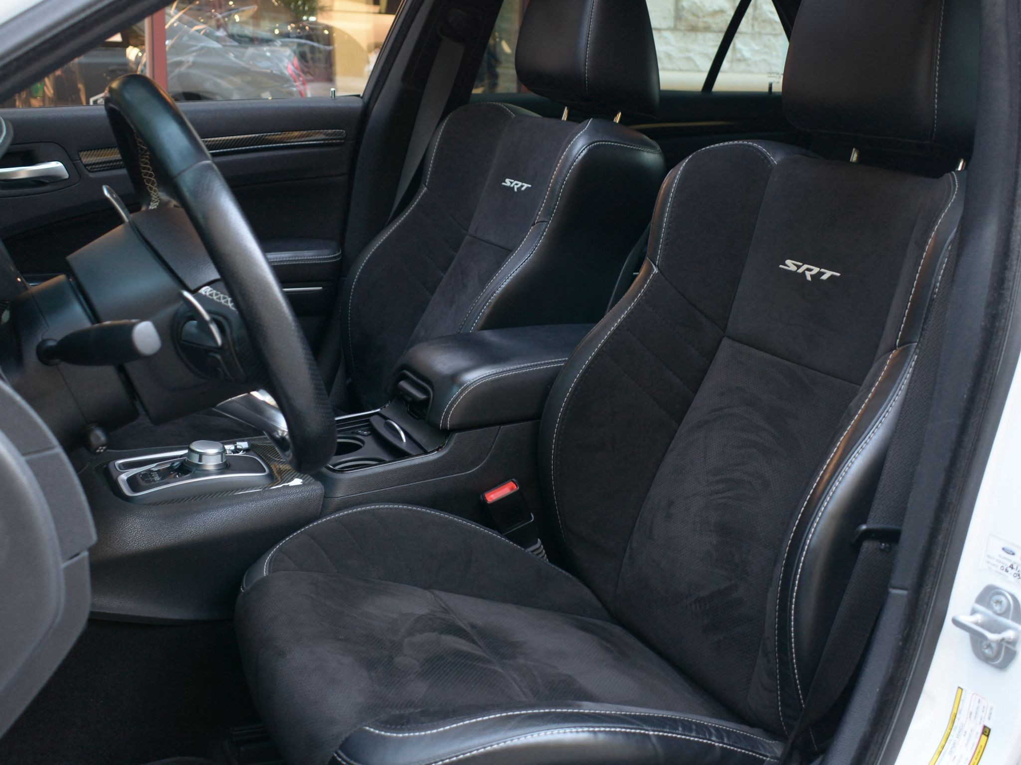 Chrysler 300C SRT-8 2016 - Image 3