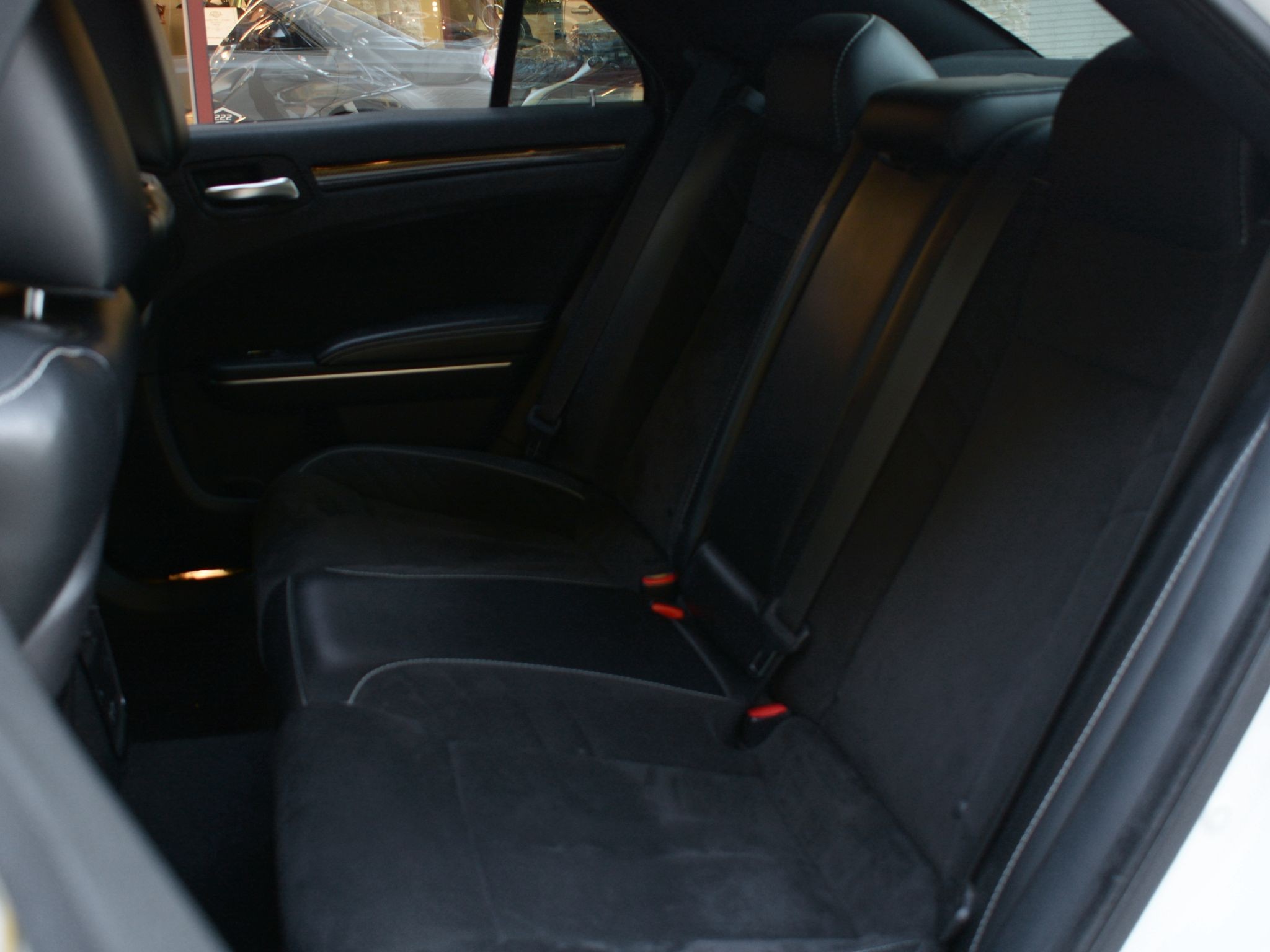 Chrysler 300C SRT-8 2016 - Image 4