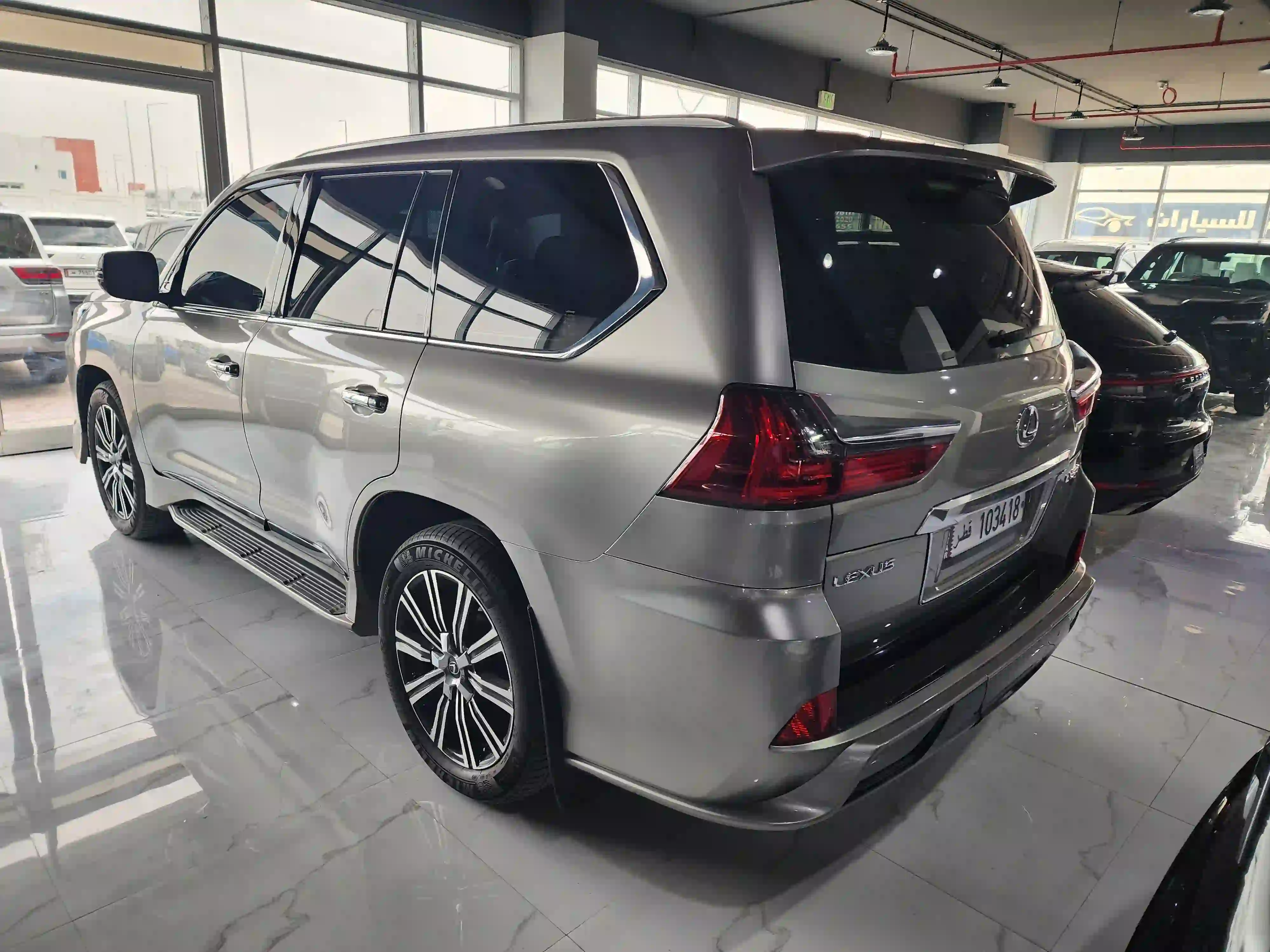 Lexus LX 570 2016 - Image 2