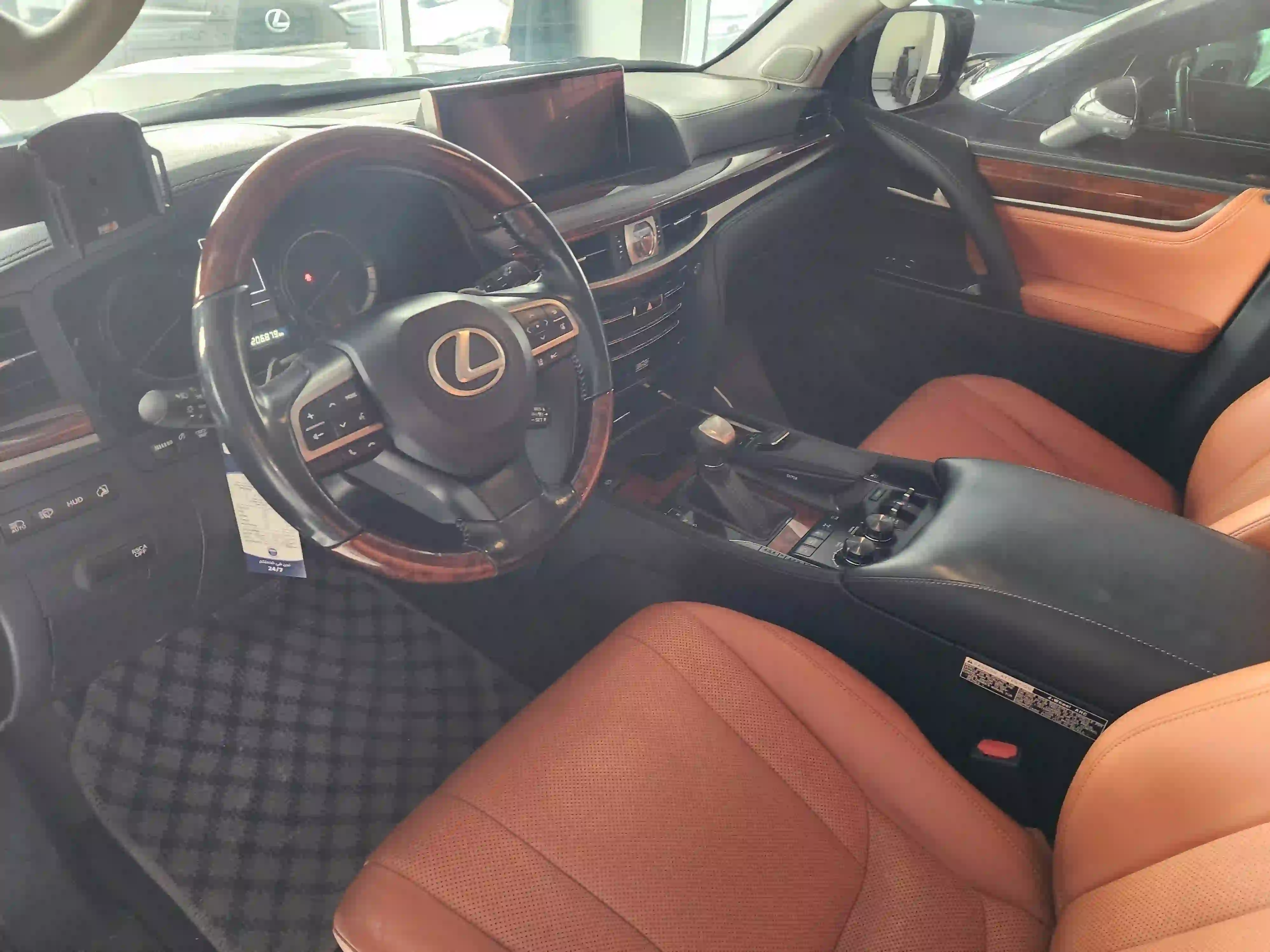 Lexus LX 570 2016 - Image 3