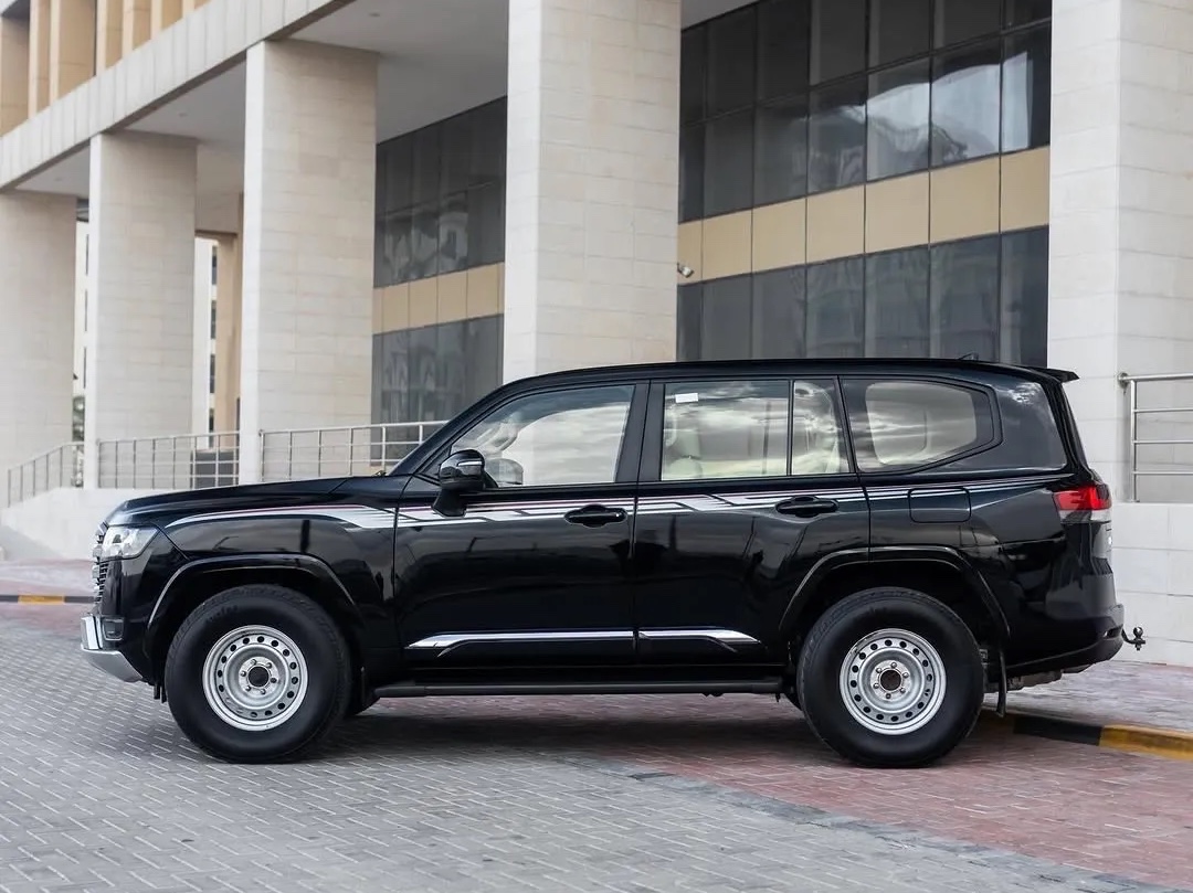 Toyota Land Cruiser GX.R 2023 - Image 2