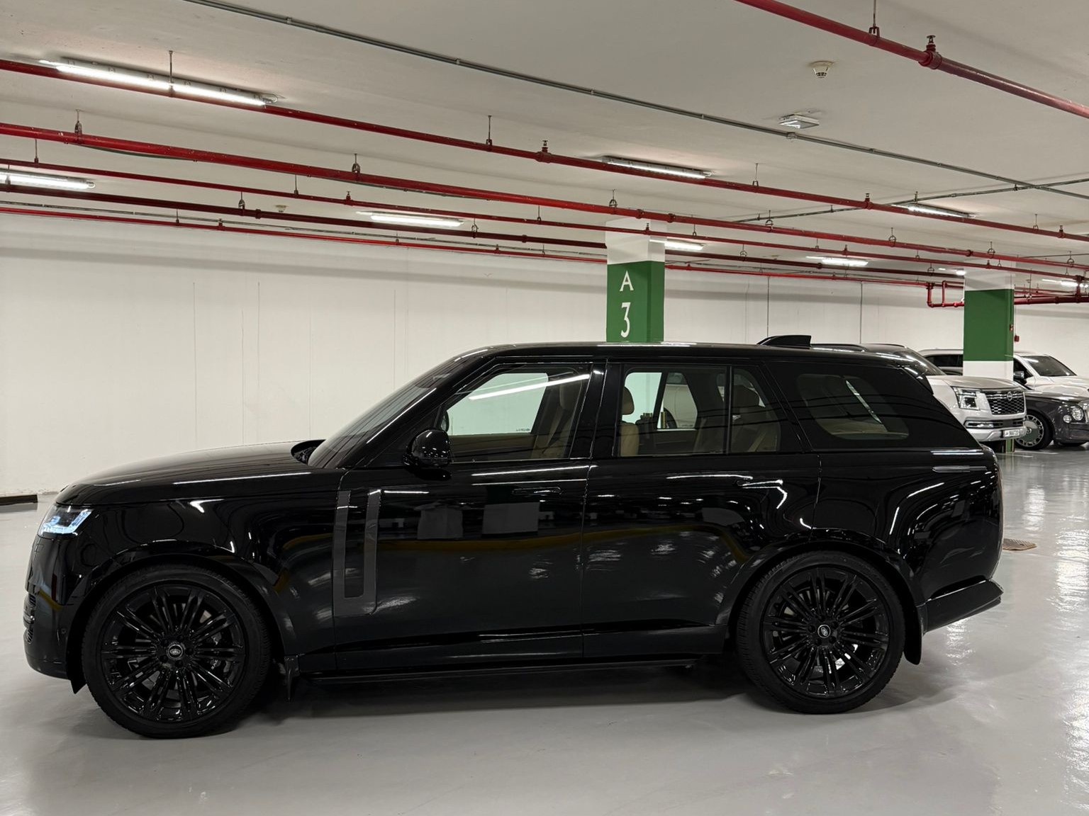 Land Rover Range Rover Vogue HSE 2023 - Image 2