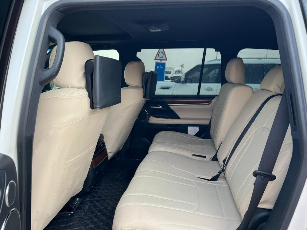 Lexus LX 570 S 2018 - Image 4