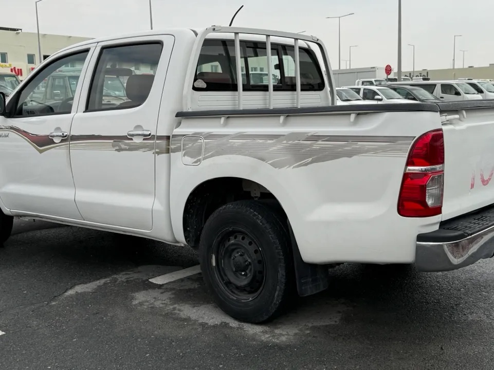 Toyota Hilux 2.0 2015 - Image 3