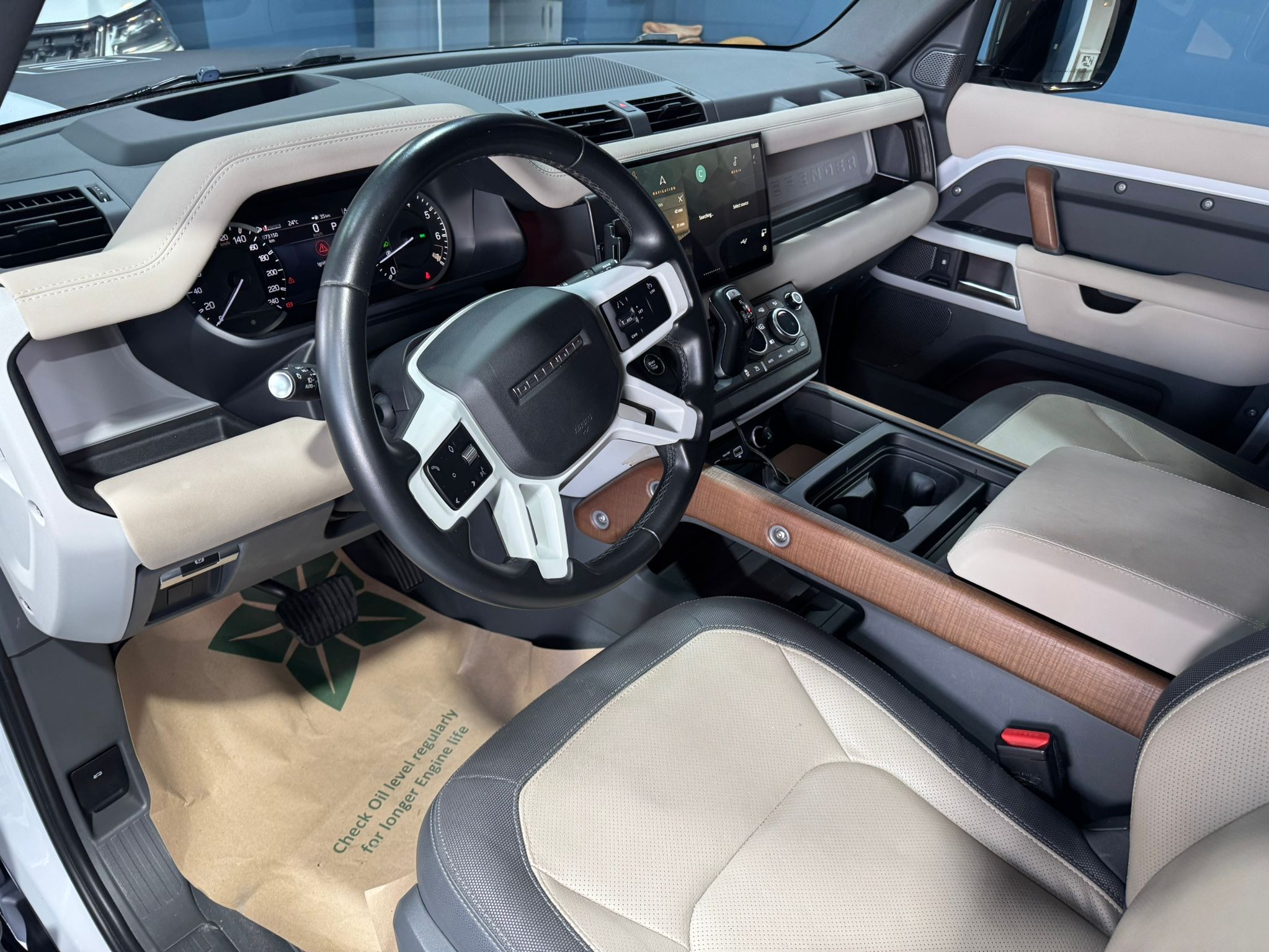 Land Rover Defender 110 2023 - Image 2