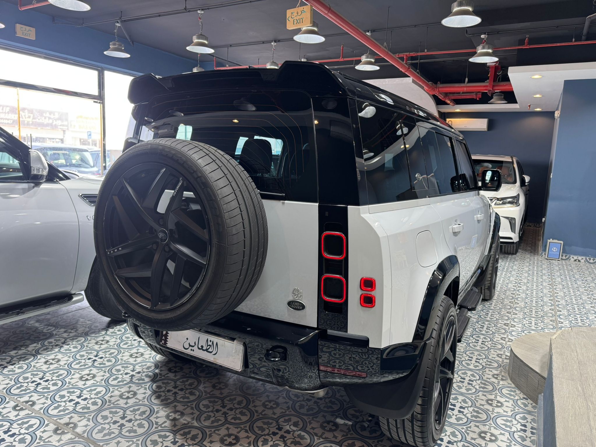 Land Rover Defender 110 2023 - Image 4