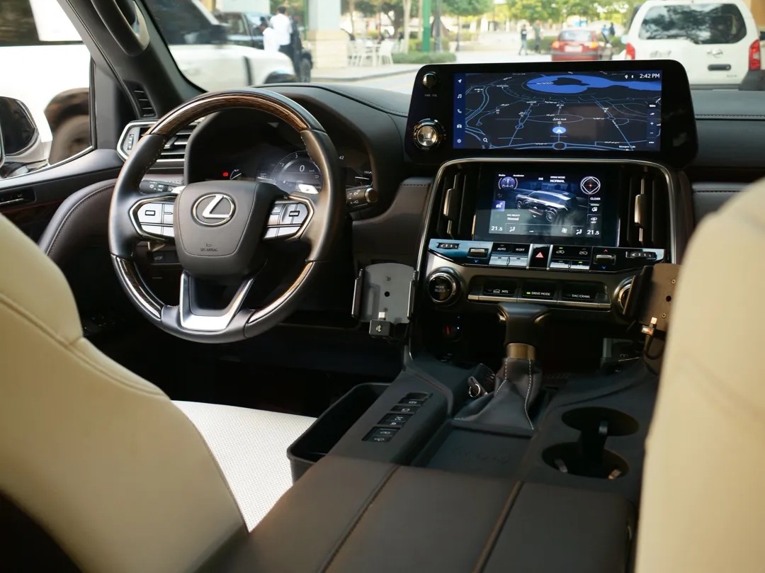 Lexus LX 600 VIP 2024 - Image 4