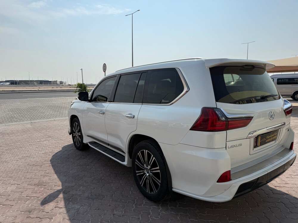 Lexus LX 570 S 2018 - Image 4