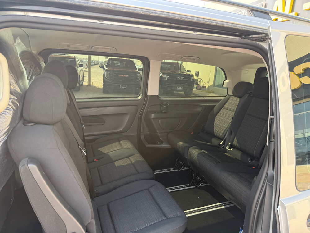Mercedes-Benz Viano 2017 - Image 2