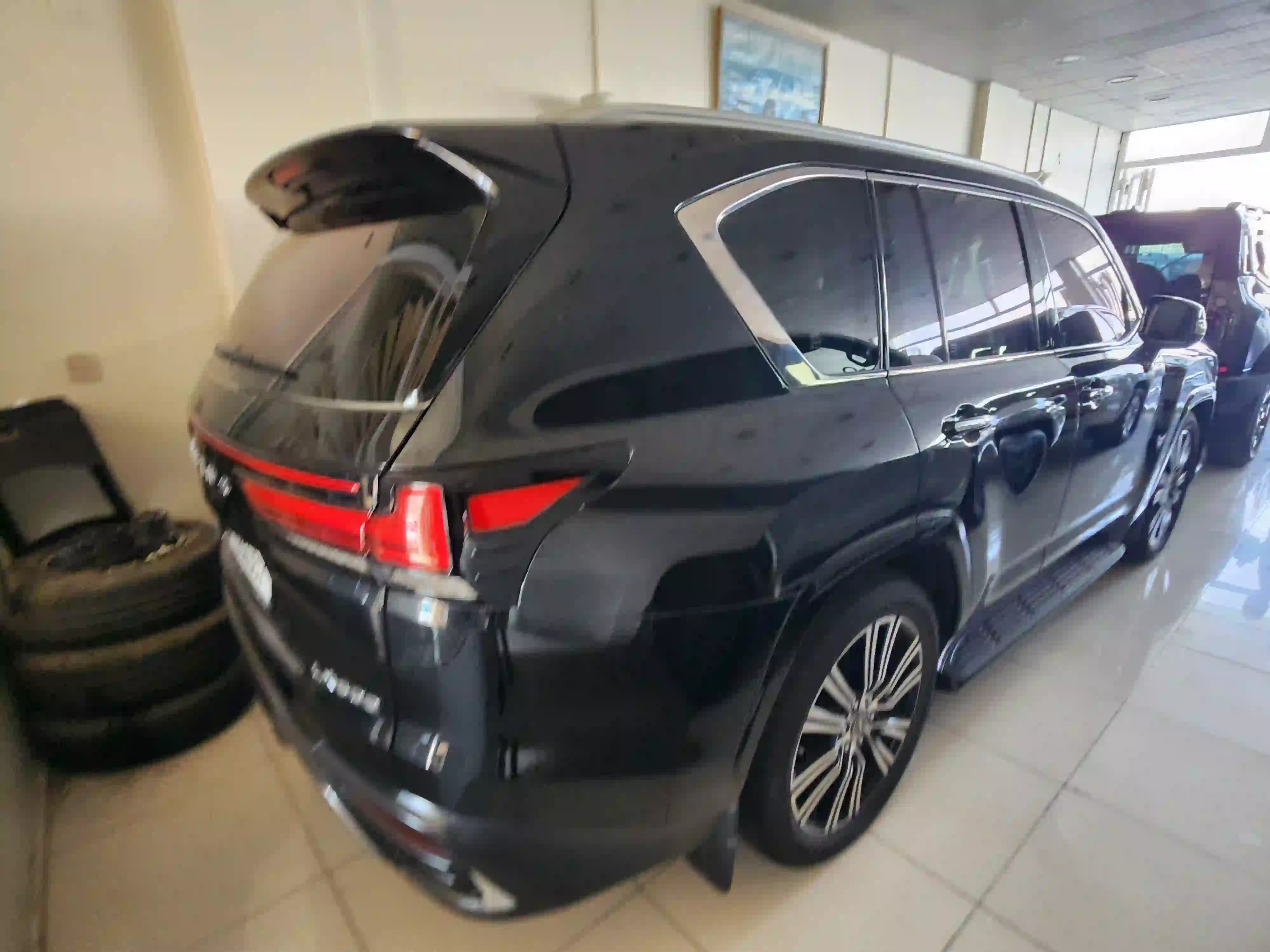Lexus LX 600 2023 - Image 2