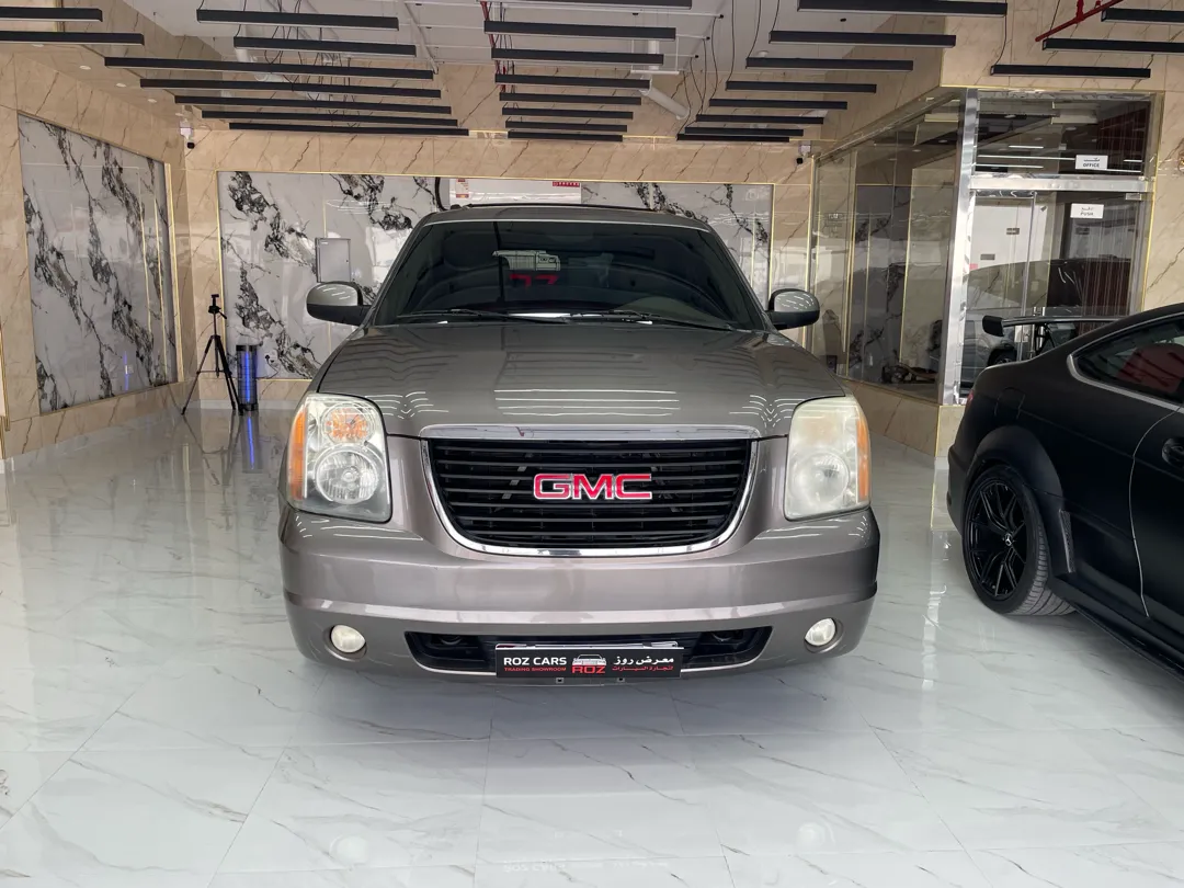 GMC Yukon XL 2011 - Image 2