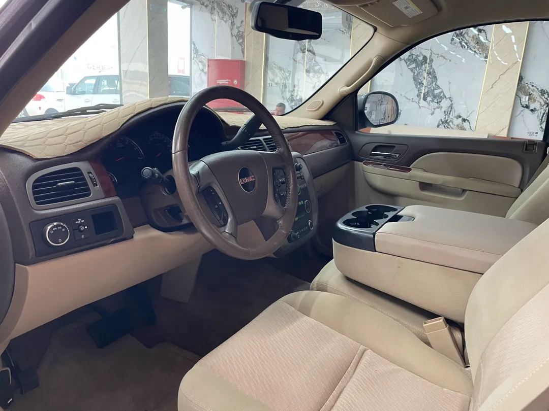 GMC Yukon XL 2011 - Image 4