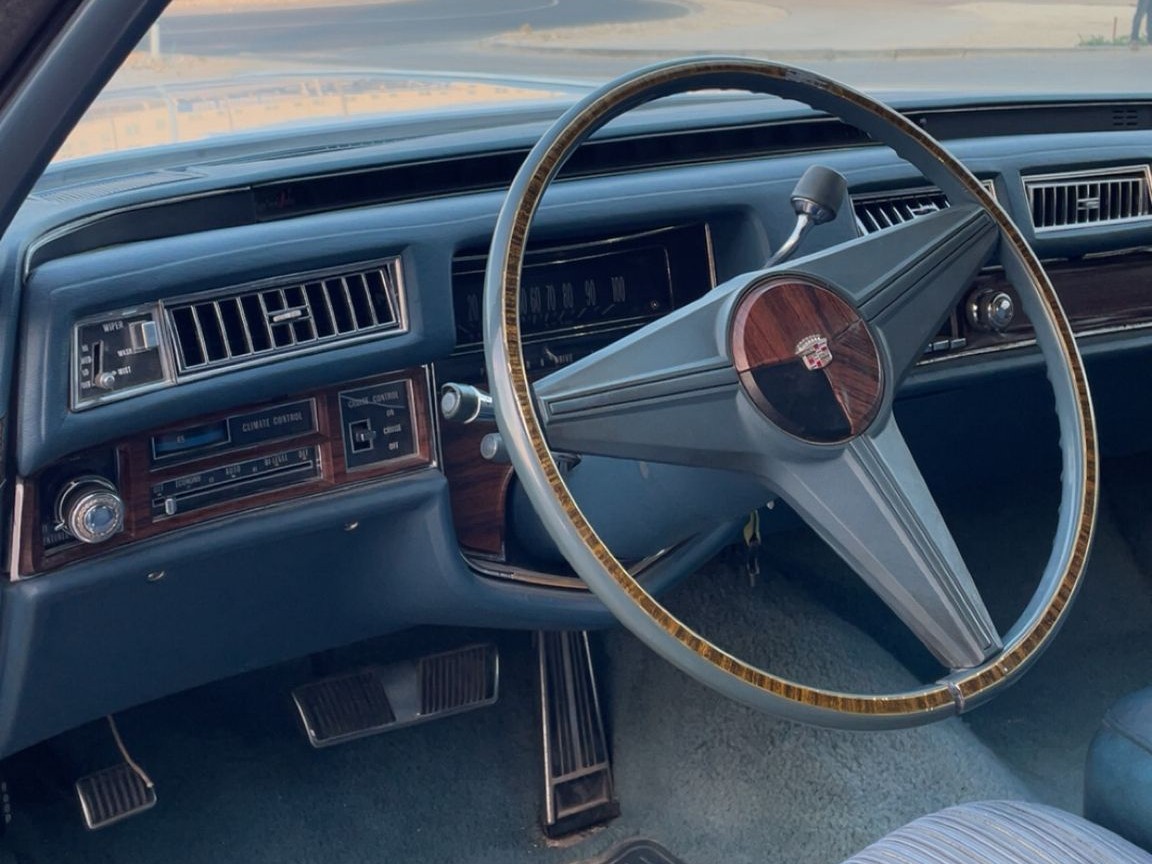 Cadillac Deville 1976 - Image 4