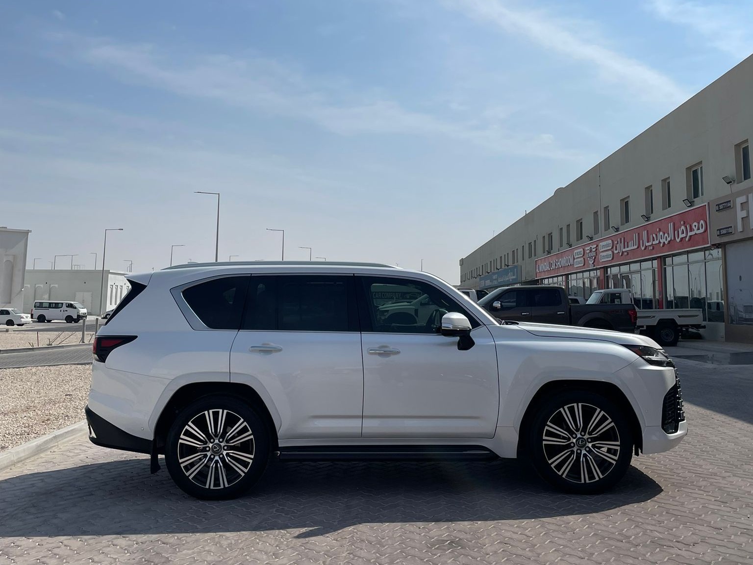 Lexus LX 700 H 2025 - Image 2