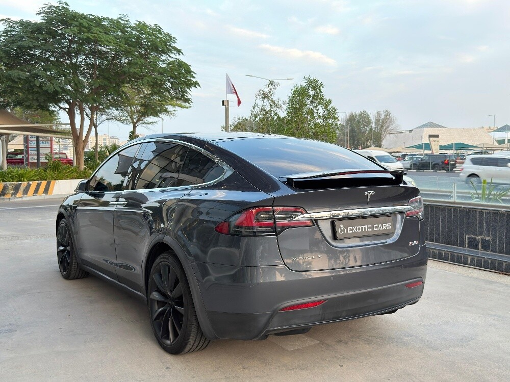 Tesla Model X 2018 - Image 4