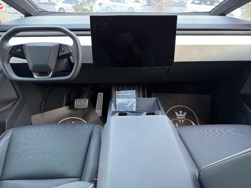 Tesla Cybertruck  2024 - Image 2