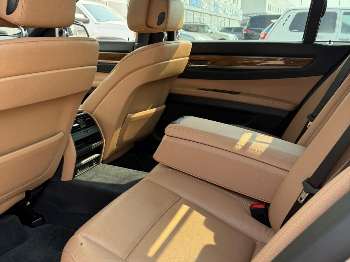 BMW 7-Series 740 i 2012 - Image 3