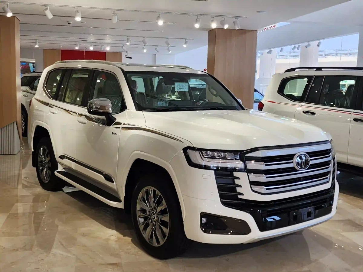 Toyota Land Cruiser VX 2025
