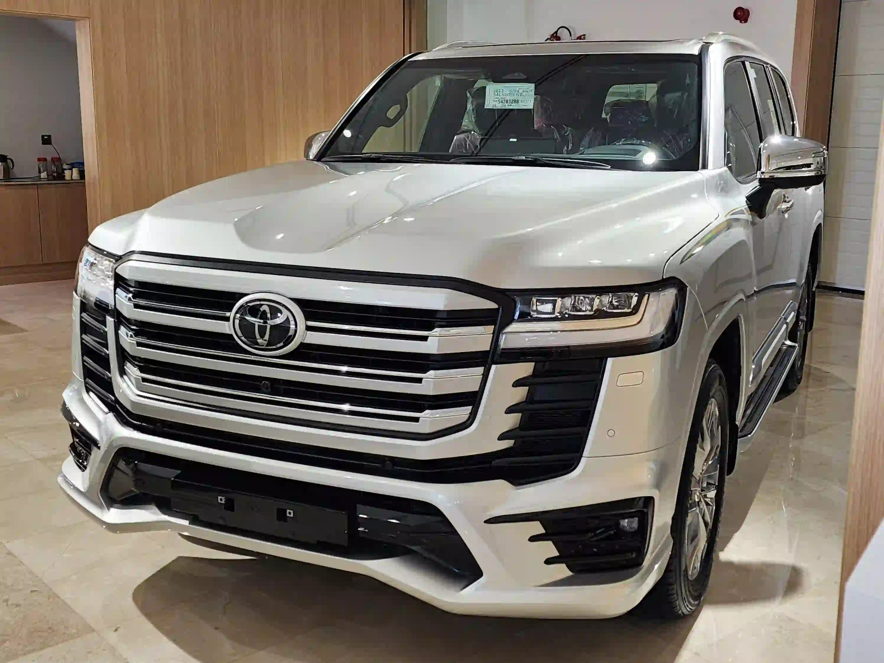 Toyota Land Cruiser VX.R 2025 - Image 2