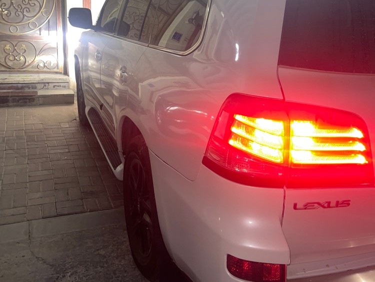 Lexus LX 570 S 2014 - Image 2