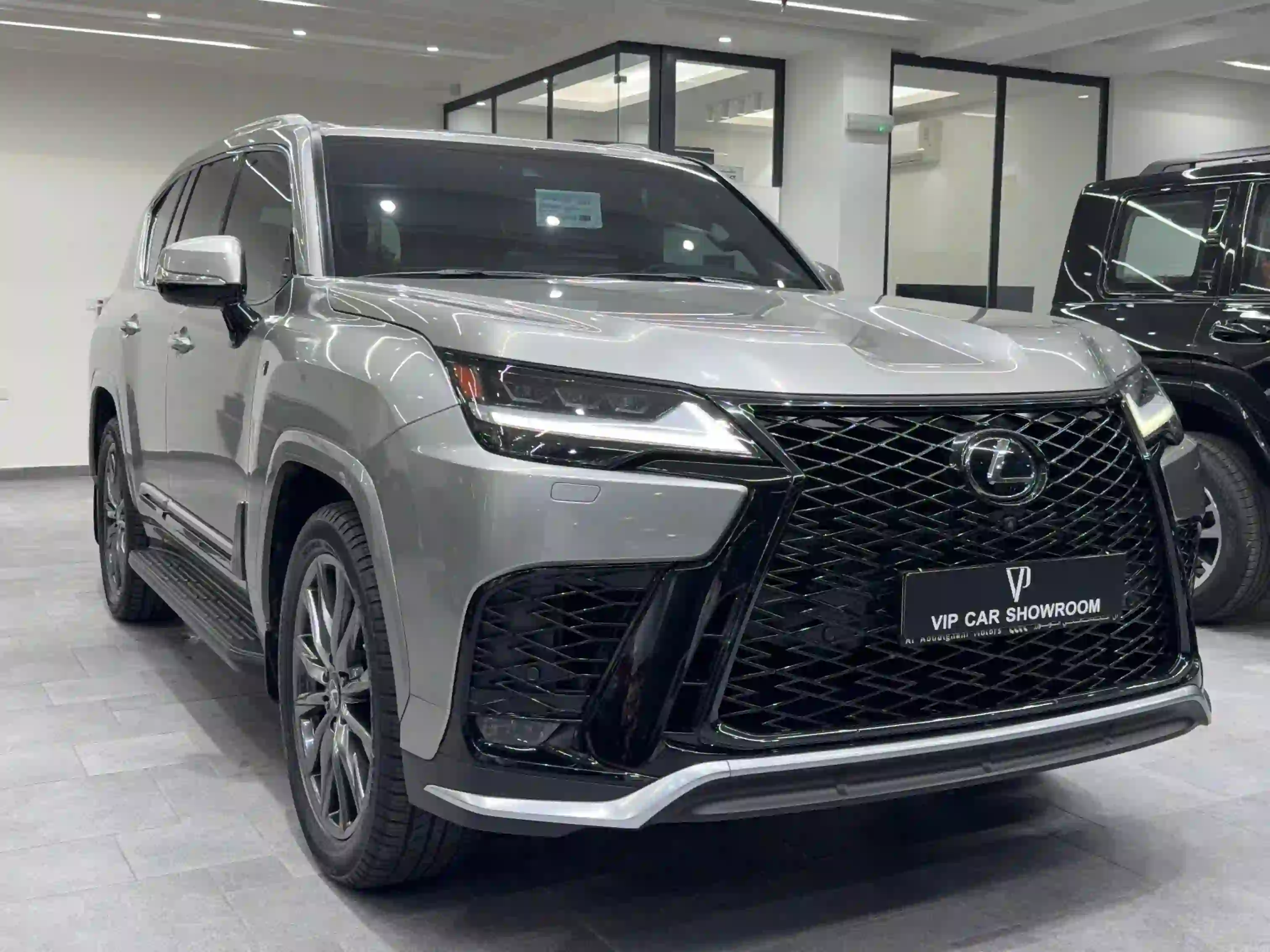 Lexus LX 600  F-Sport 2023 - Image 2