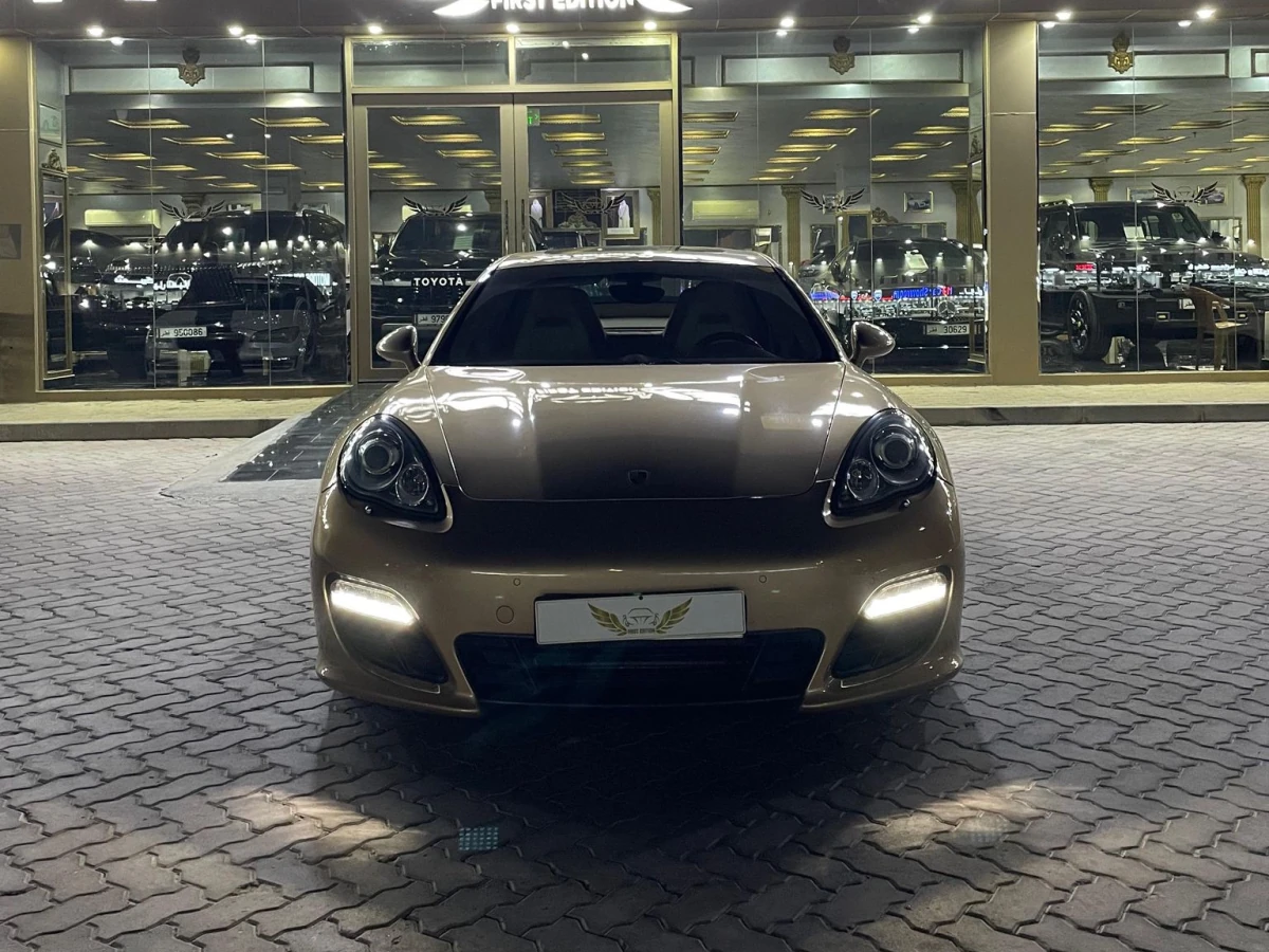 Porsche Panamera S  2012