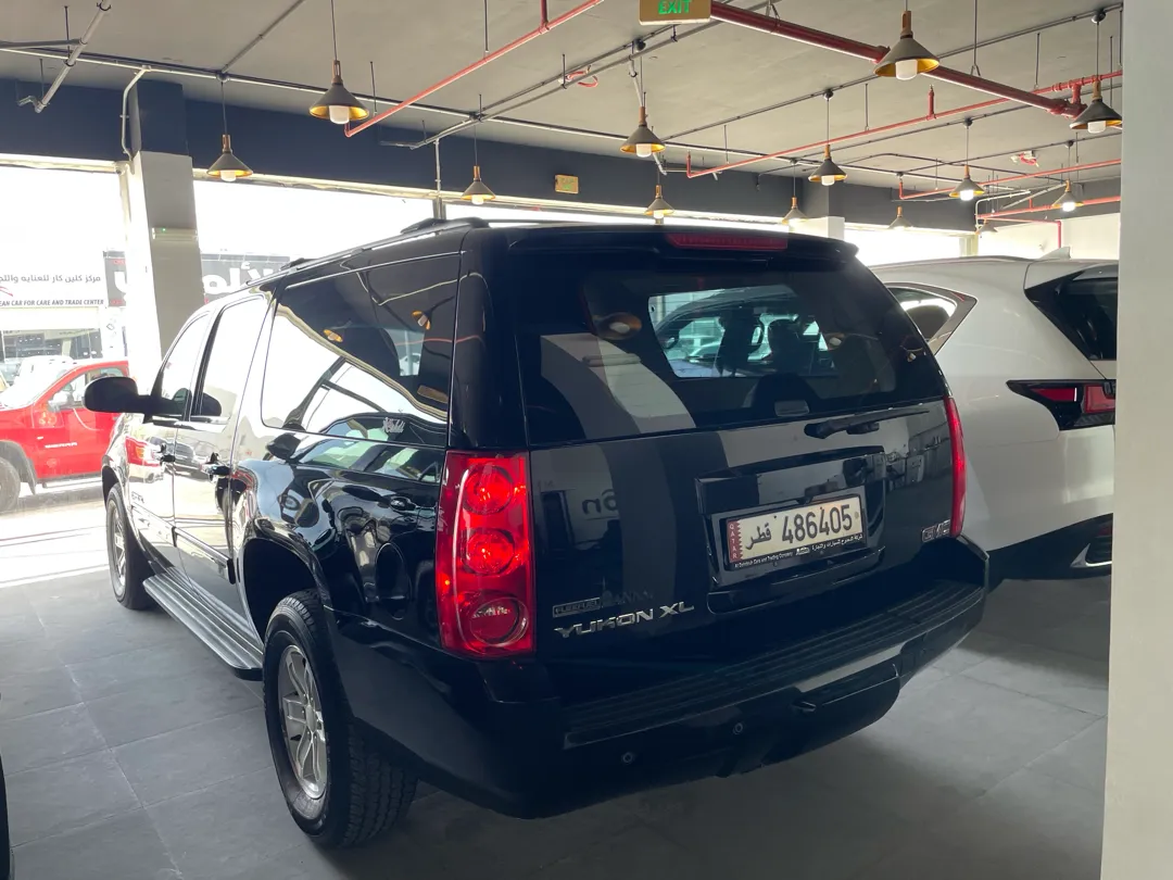 GMC Yukon XL 2012 - Image 2