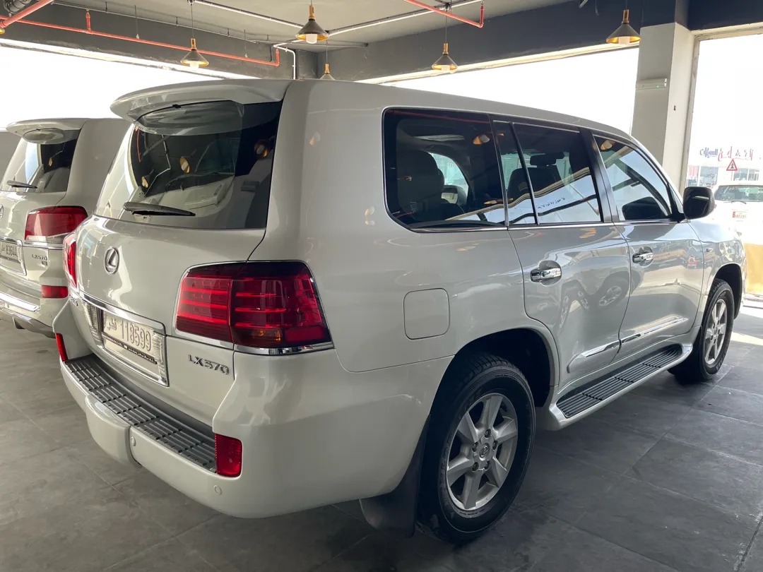 Lexus LX 570 2009 - Image 3