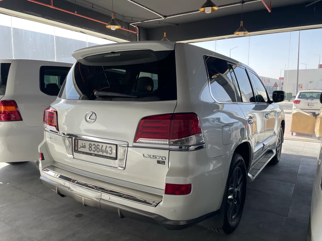 Lexus LX 570 S 2013 - Image 3