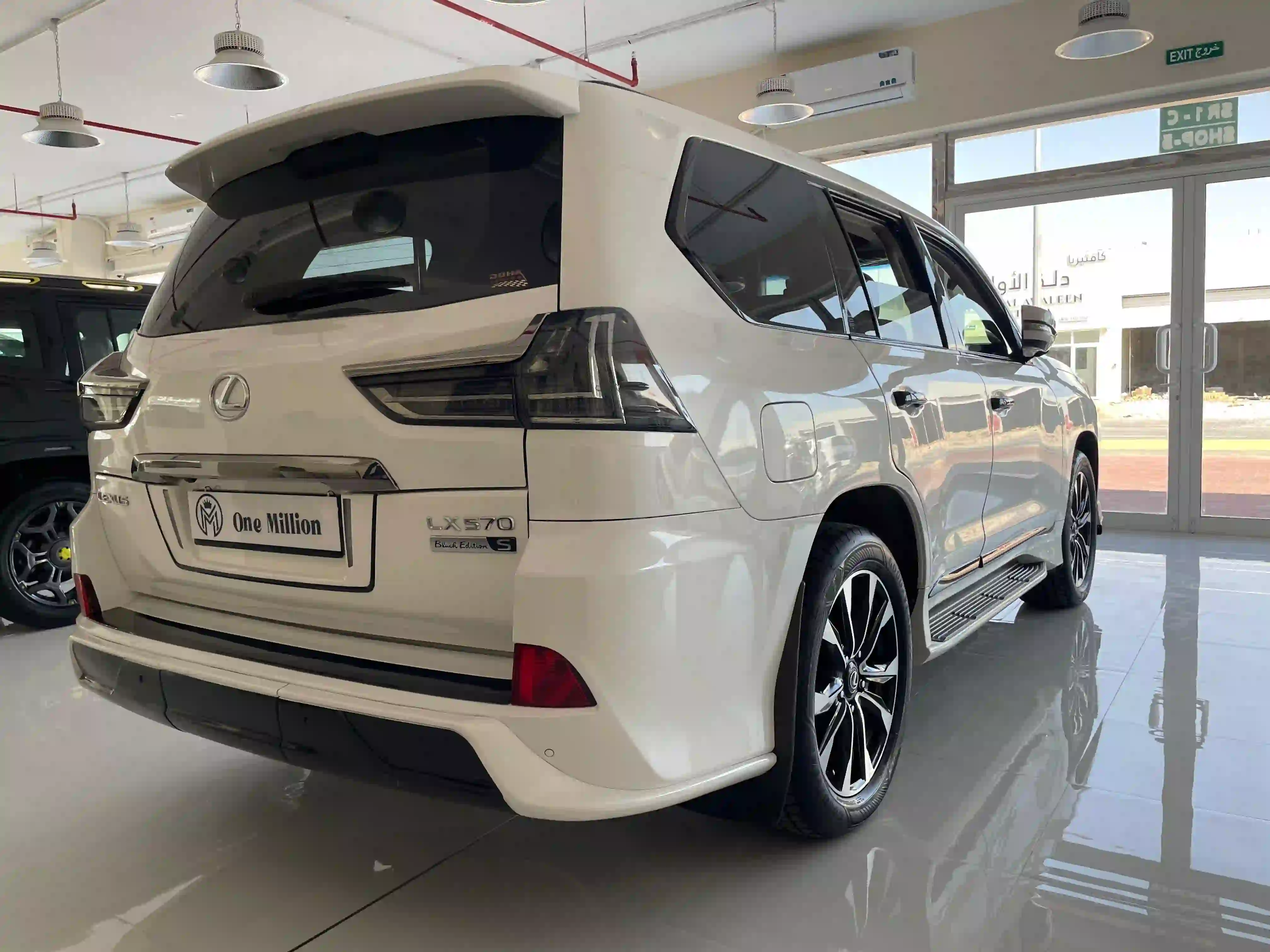 Lexus LX 570 S Black Edition 2016 - Image 2
