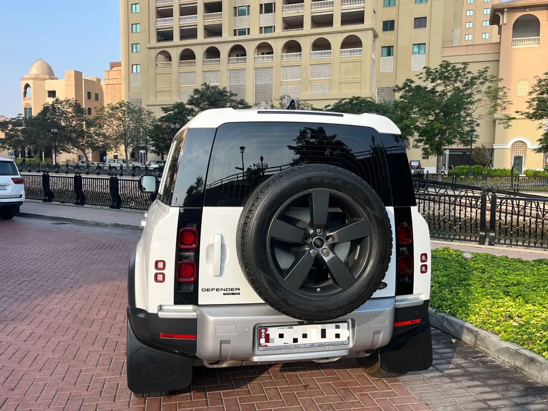 Land Rover Defender 110 HSE 2020 - Image 2