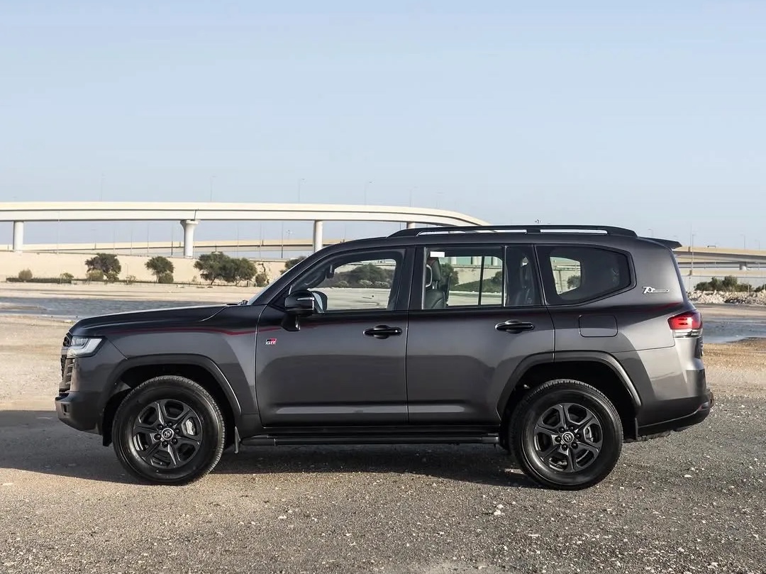 Toyota Land Cruiser G/R 2022 - Image 2