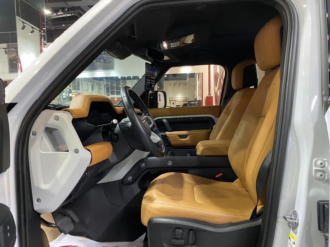 Land Rover Defender 110 HSE 2023 - Image 3