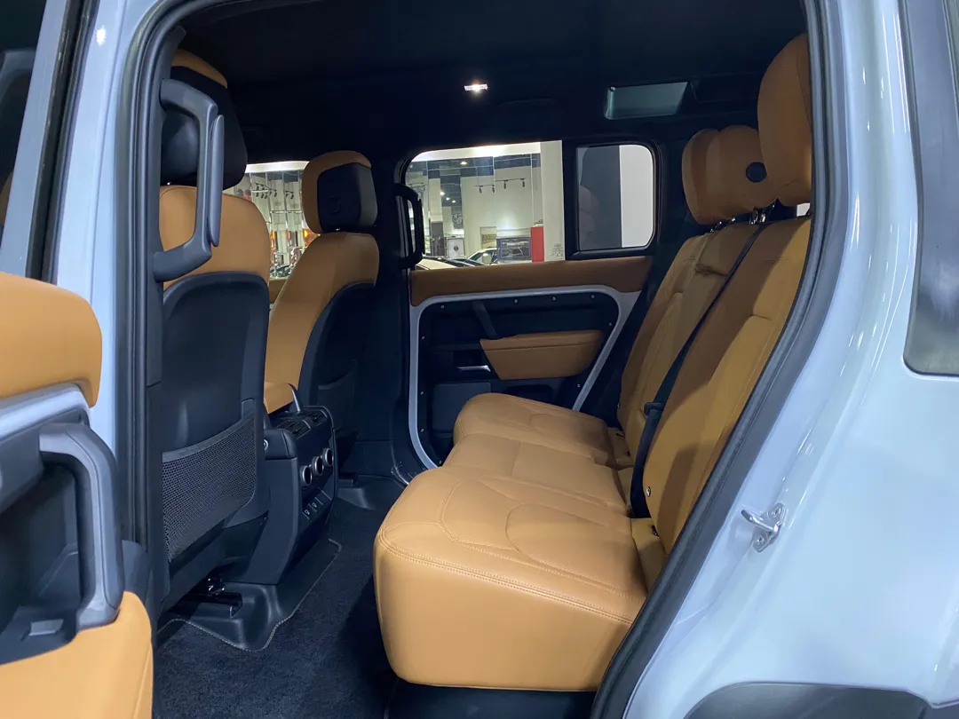 Land Rover Defender 110 HSE 2023 - Image 4