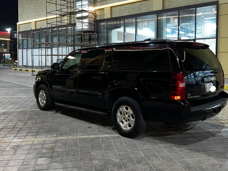Chevrolet Suburban LT 2012 - Image 2